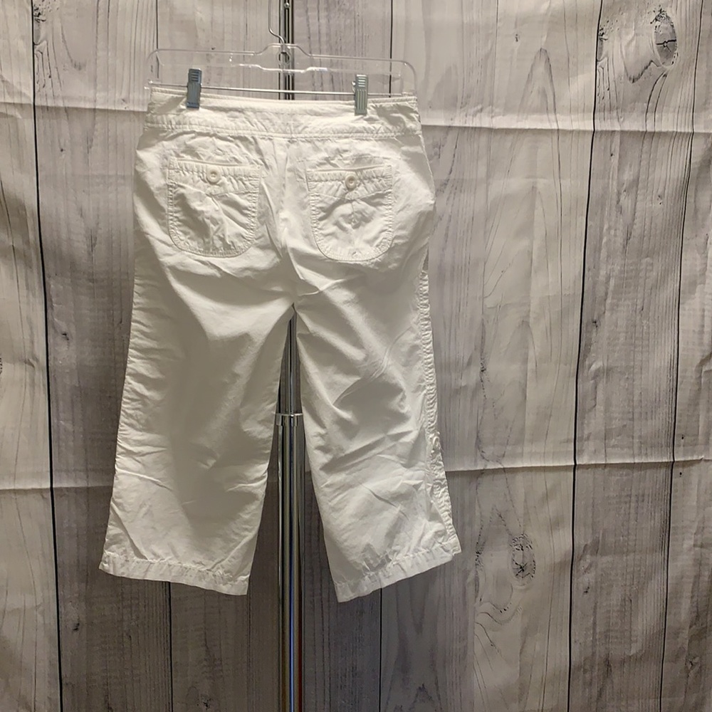 SO ware it declare it, white capris - Picture 2 of 8